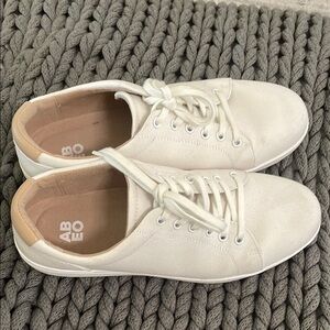 ABEO Addie canvas low top sneaker